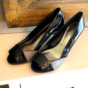 Shiny peep toe heels